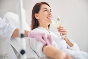 A Beginner’s Guide To IV Drips for Beauty 
